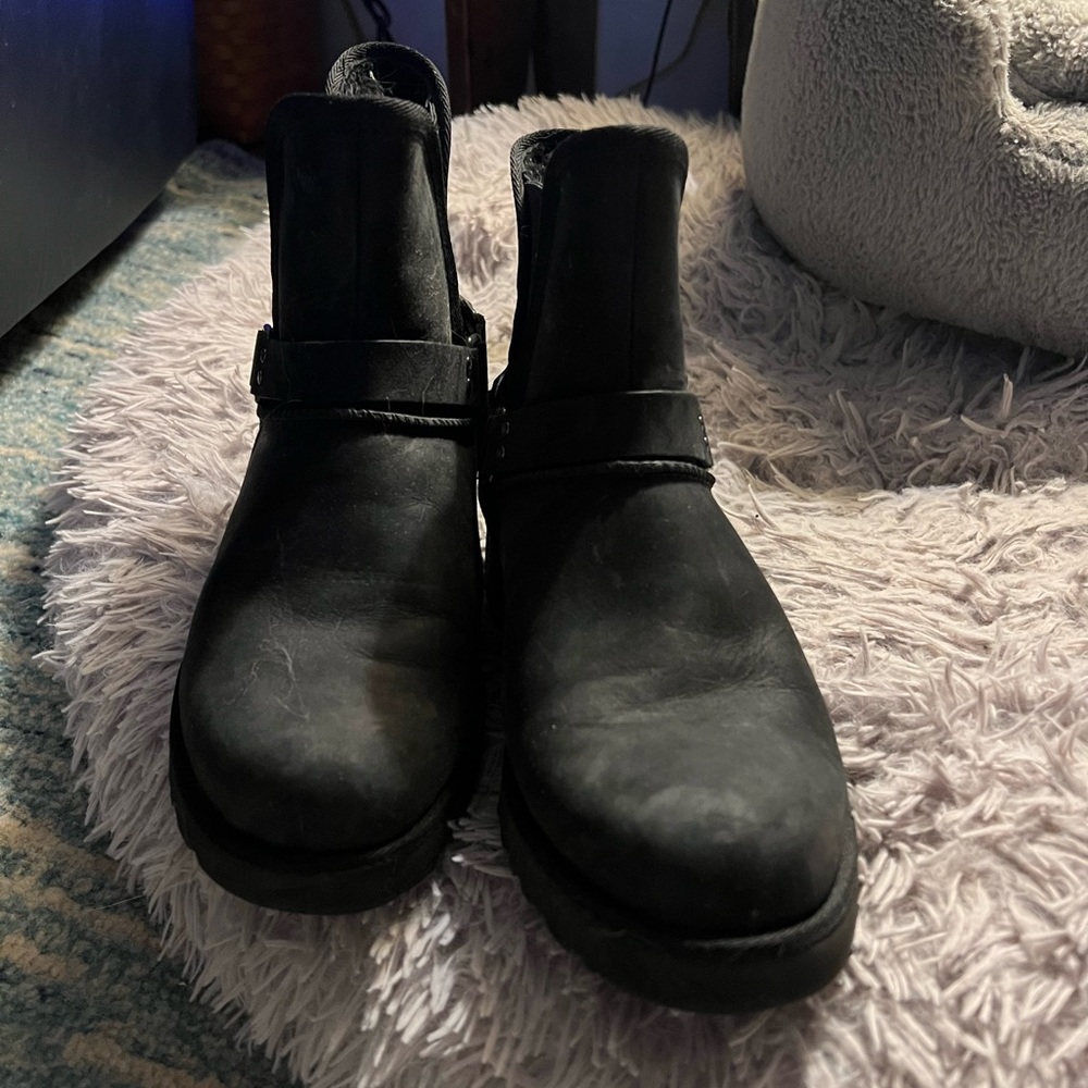 UGG Black Boots size 8 - Picture 2 of 7